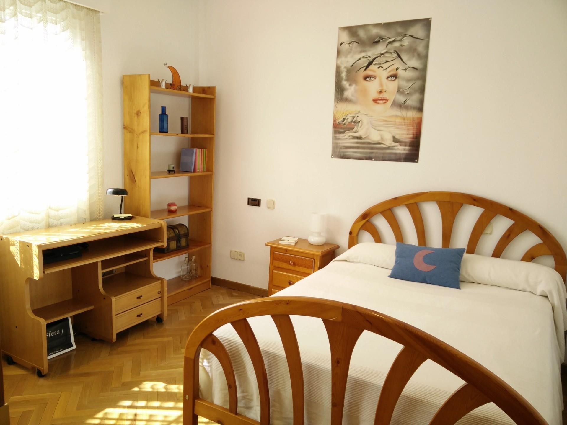 Bedroom of House or chalet to share in  Madrid Capital  with Heating, Private garden and Parquet flooring