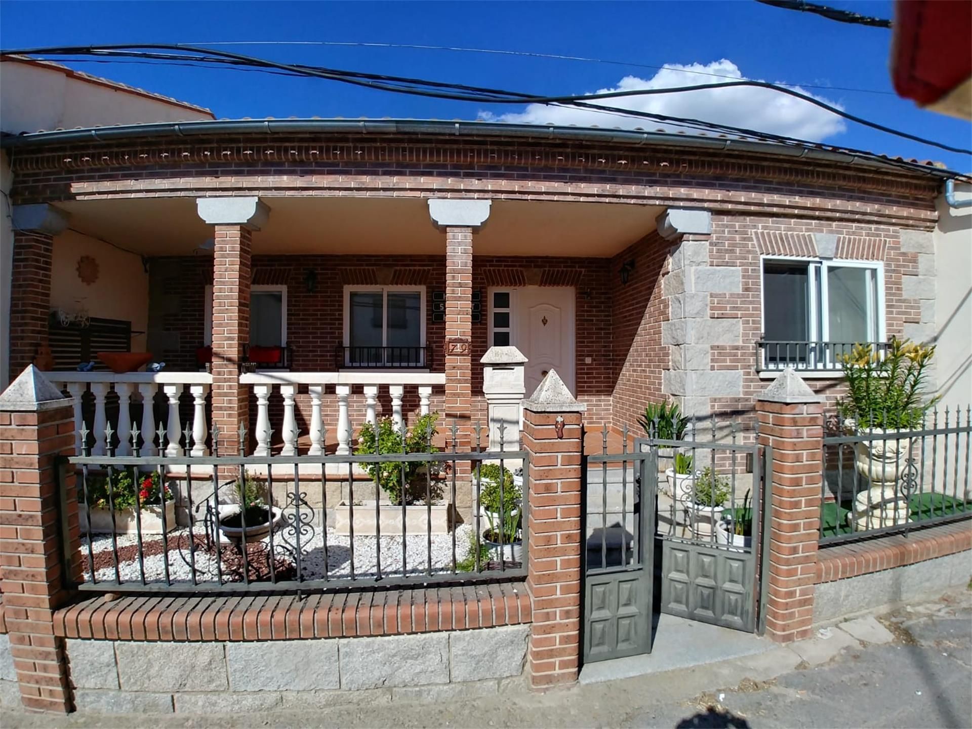 Vista exterior de Planta baixa en venda en Villar de Gallimazo amb Calefacció, Jardí privat i Traster