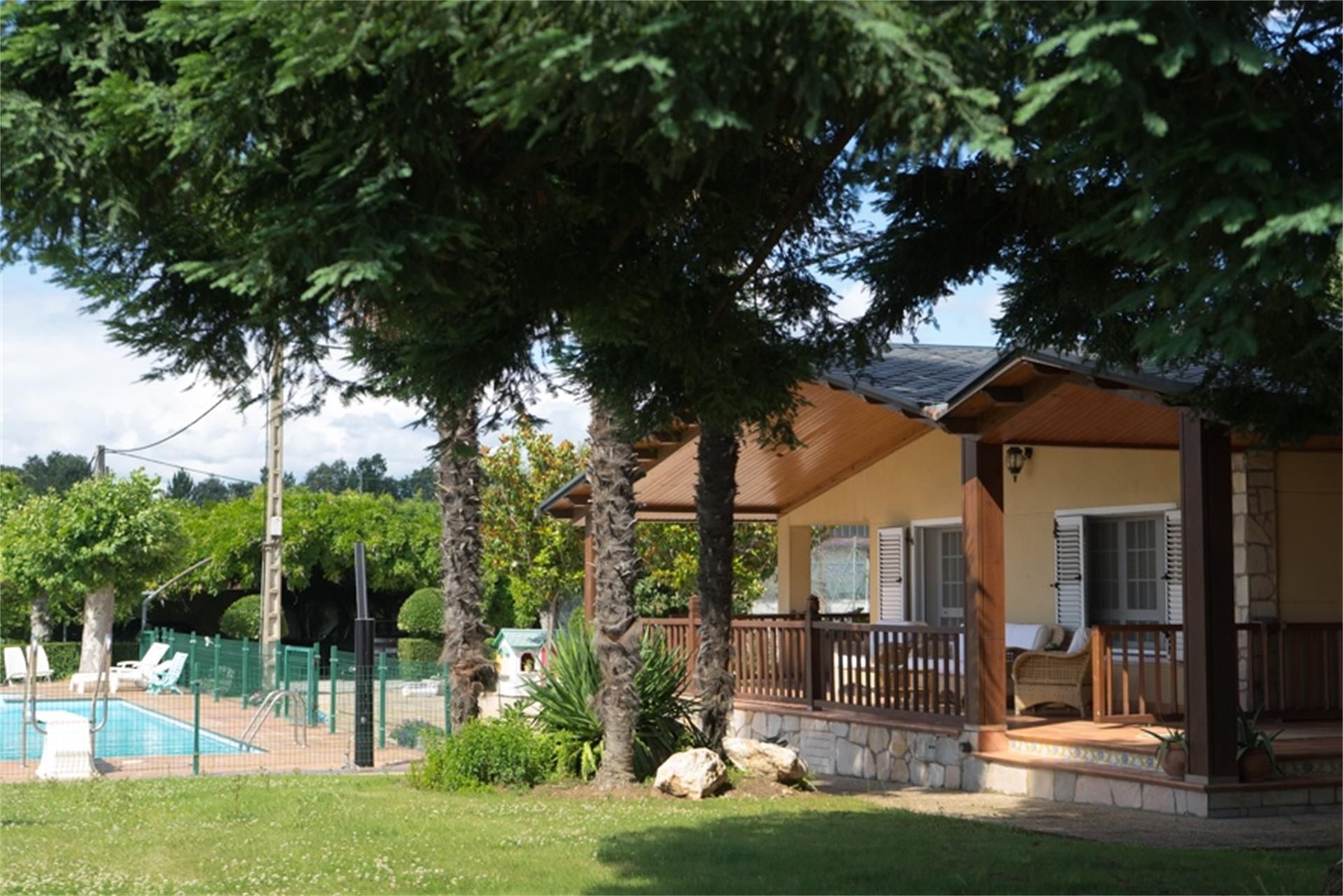 Garden of House or chalet for sale in Ponferrada  with Air Conditioner, Terrace and Swimming Pool