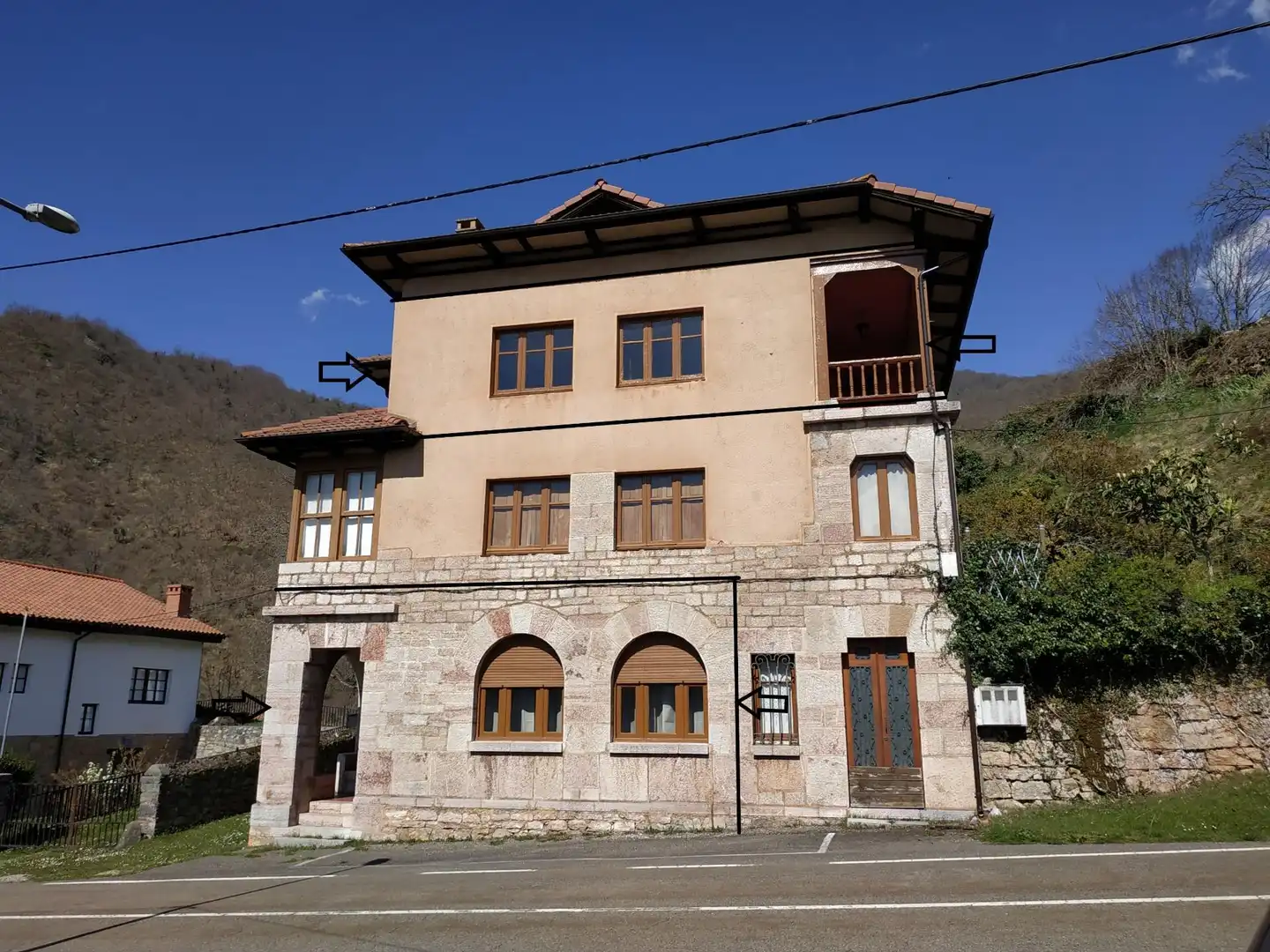 Exterior view of Flat for sale in Oseja de Sajambre  with Terrace, Community parking and Balcony