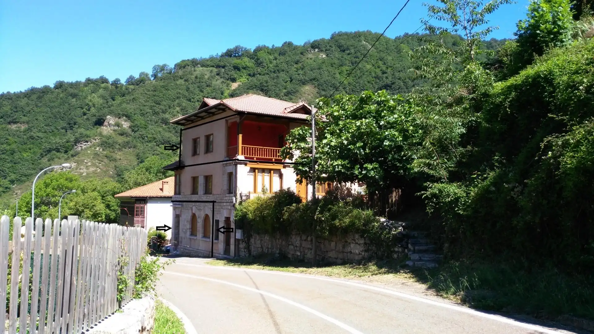 Exterior view of Flat for sale in Oseja de Sajambre  with Terrace, Community parking and Balcony