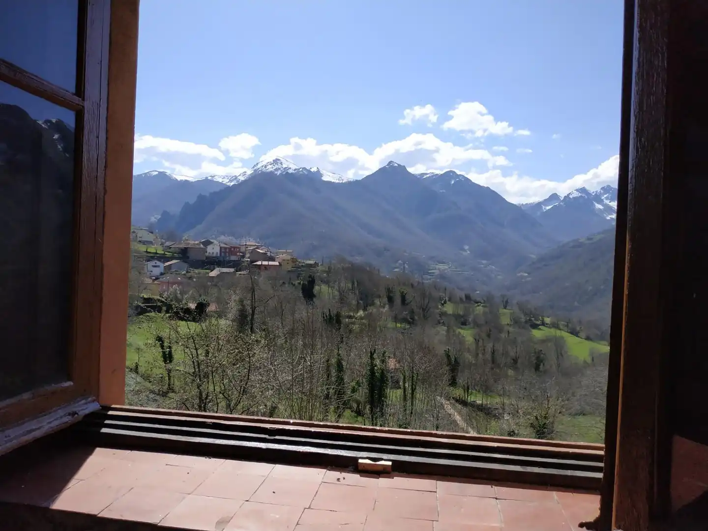 Exterior view of Flat for sale in Oseja de Sajambre  with Terrace, Community parking and Balcony