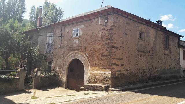 Casa adosada en Venta en Riello