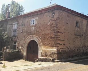 Vista exterior de Casa adosada en venda en Riello