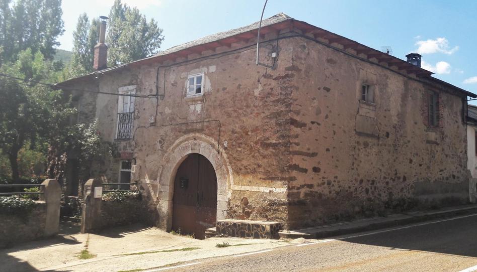 Foto 1 de Casa adosada en venda a Riello, León