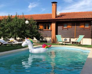 Swimming pool of House or chalet for sale in Monesterio  with Air Conditioner, Heating and Private garden