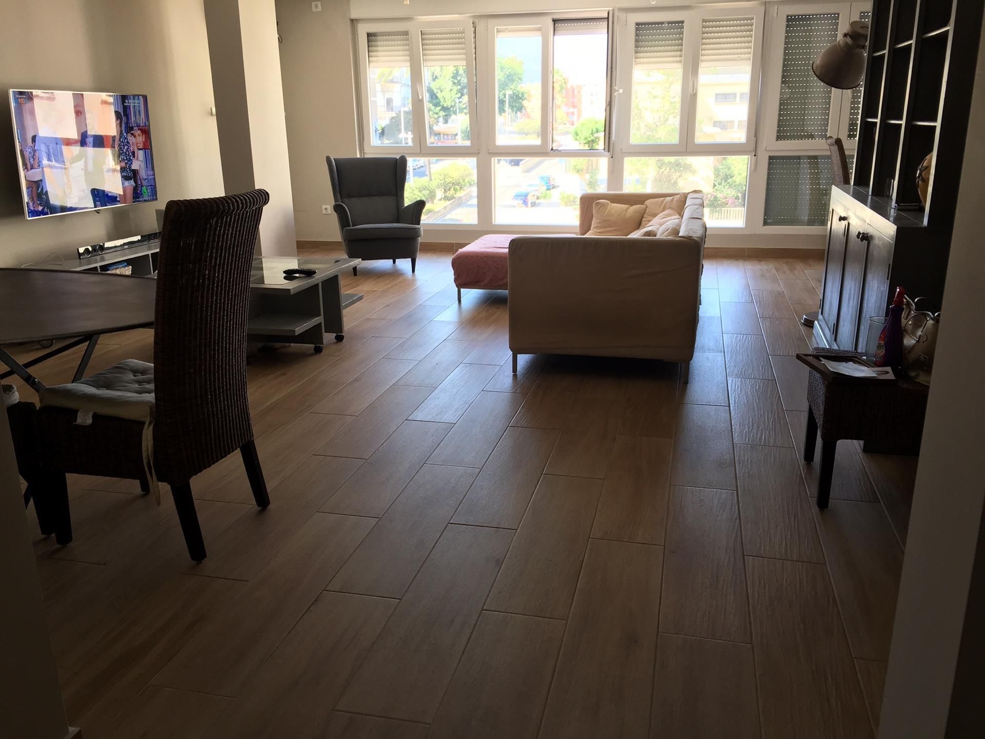 Sala d'estar de Pis en venda en Algeciras amb Aire condicionat