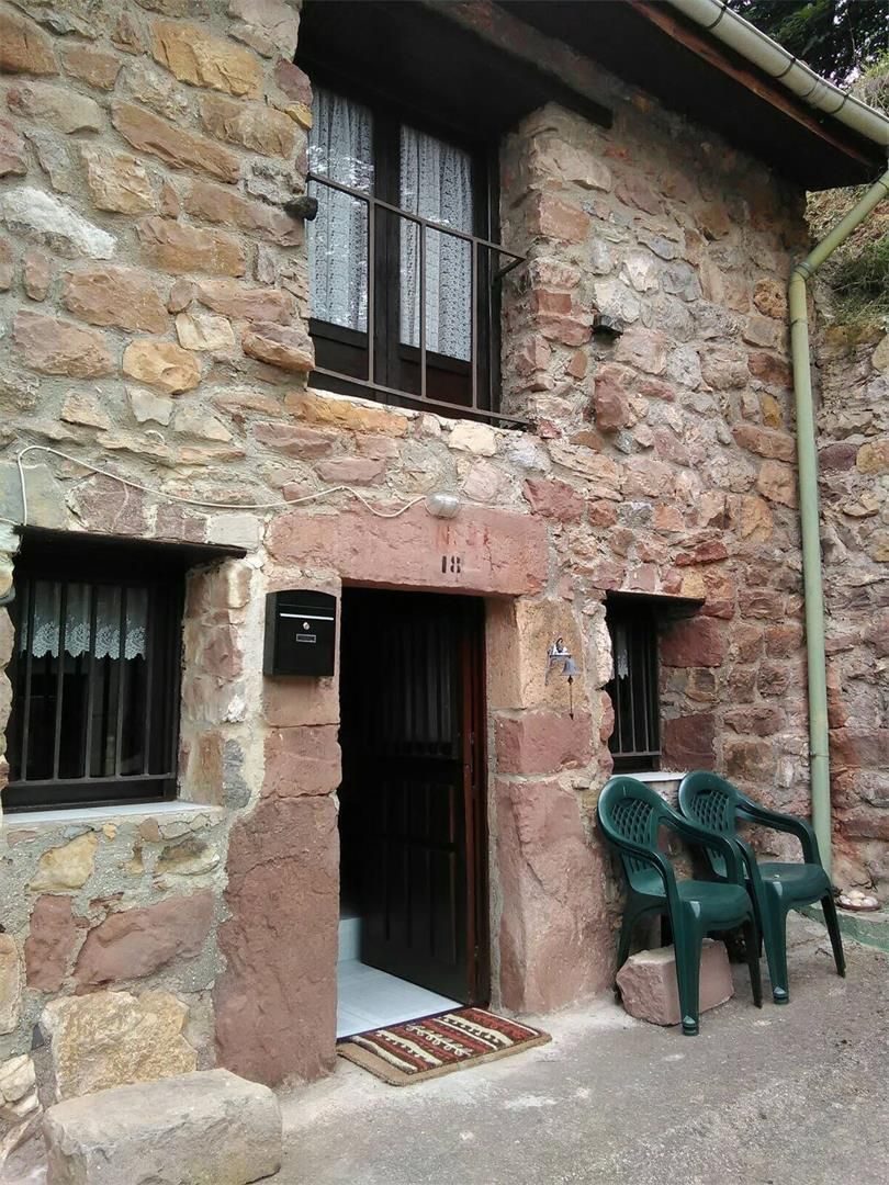 Vista exterior de Casa adosada en venda en Lamasón amb Jardí privat, Terrassa i Traster