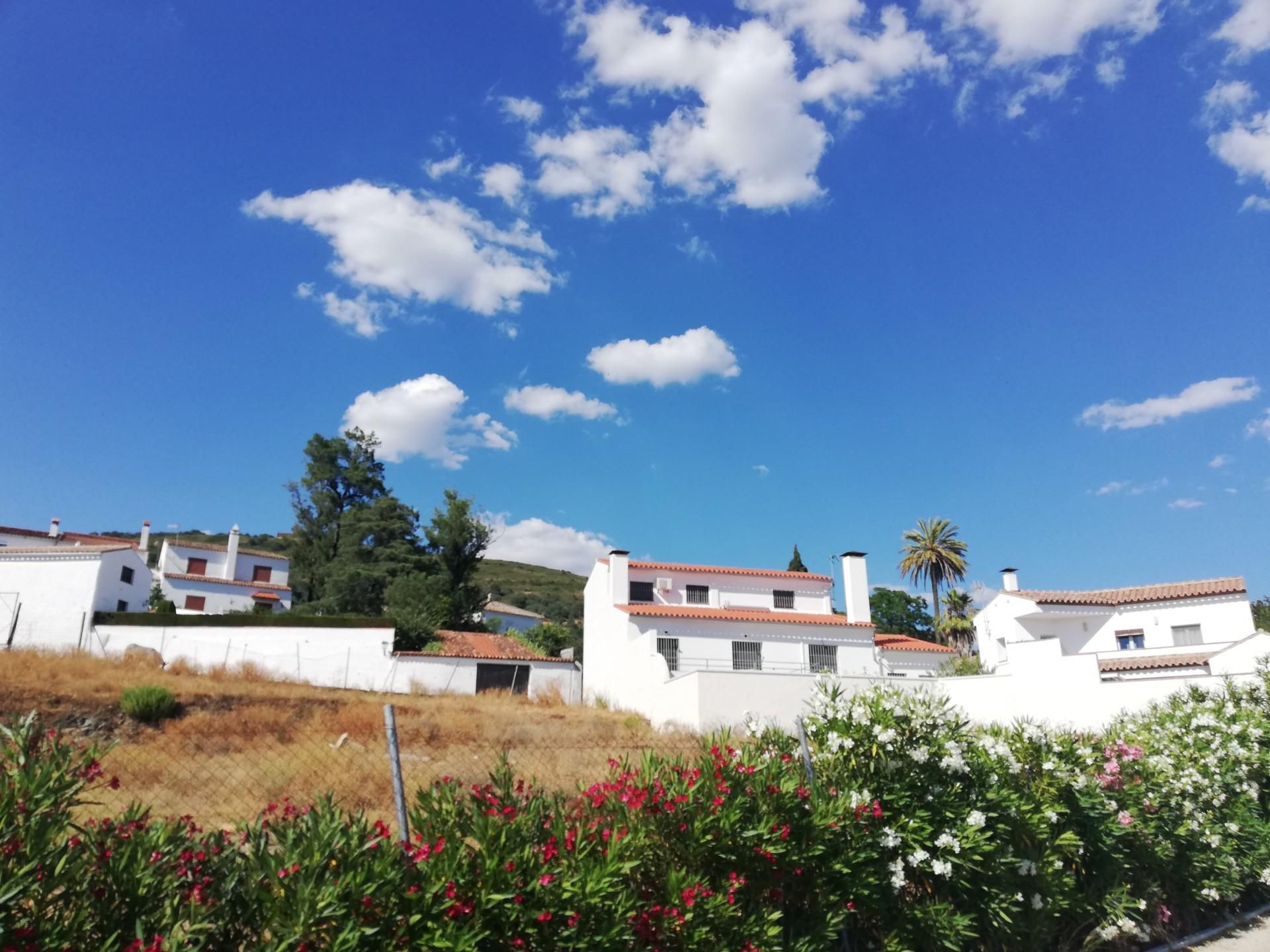 Vista exterior de Urbanitzable en venda en Higuera de la Sierra