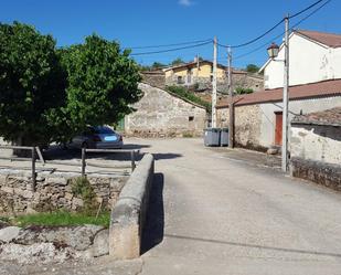 Vista exterior de Casa adosada en venda en Muelas del Pan amb Balcó