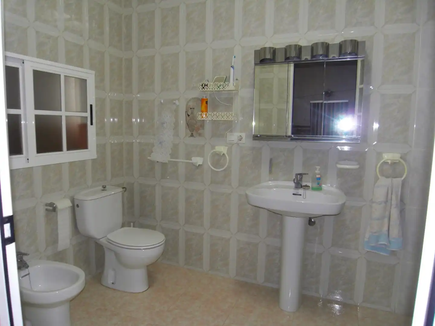 Casa adosada en venta en Calle Iglesia, 19, Jauja Baño de Casa adosada en venta en Lucena con Jardín privado, Terraza y Trastero