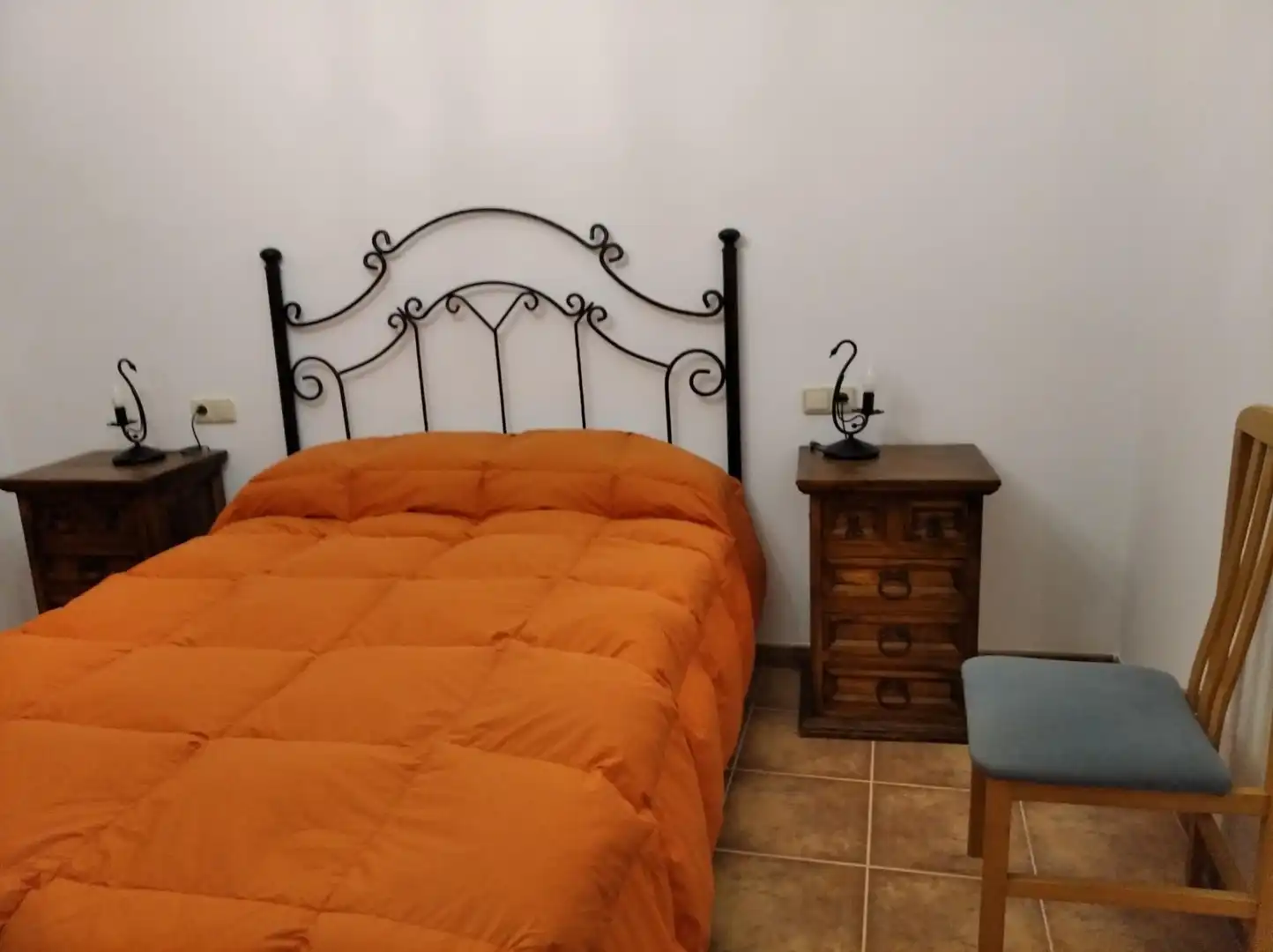 Dormitori de Casa adosada en venda en Ítrabo amb Aire condicionat i Terrassa