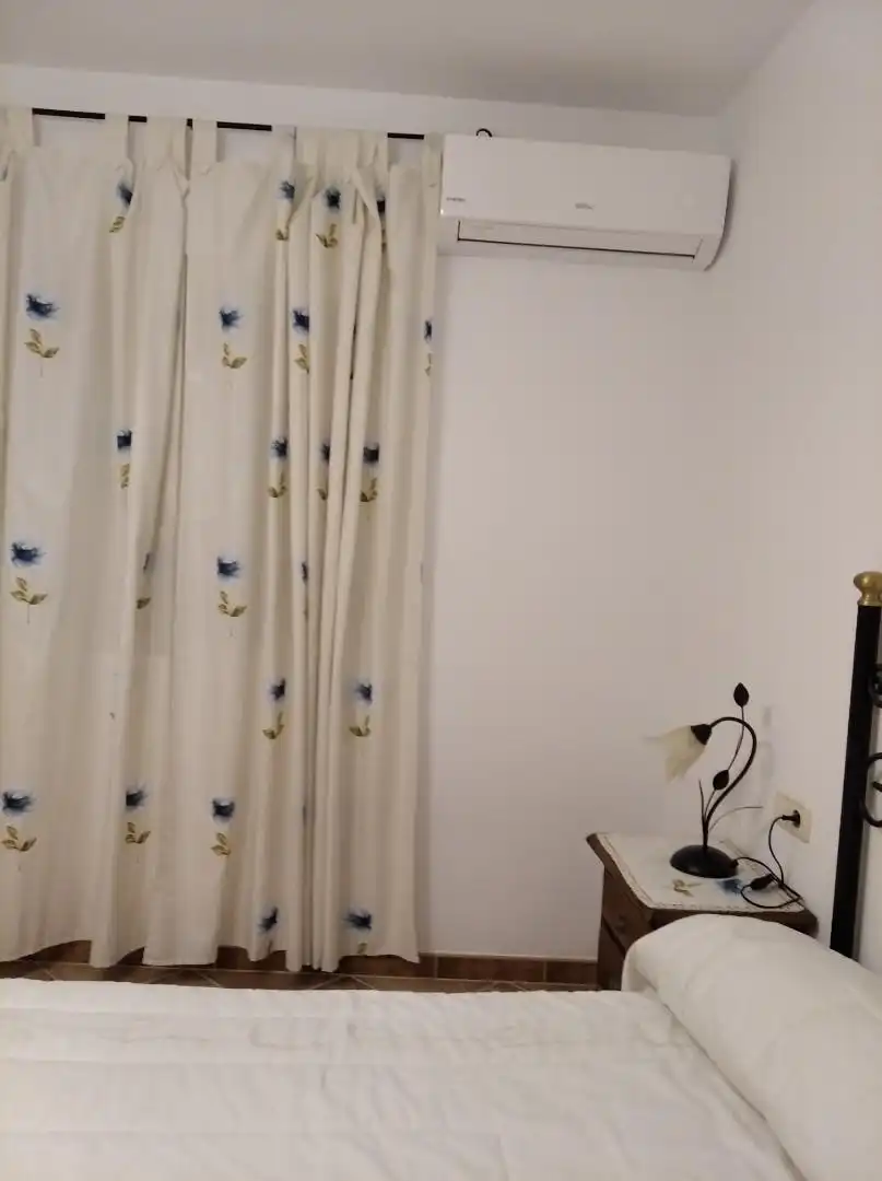 Dormitori de Casa adosada en venda en Ítrabo amb Aire condicionat i Terrassa