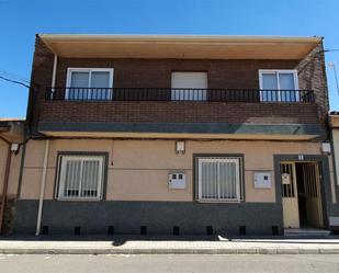 Vista exterior de Casa adosada en venda en Urda amb Terrassa i Balcó