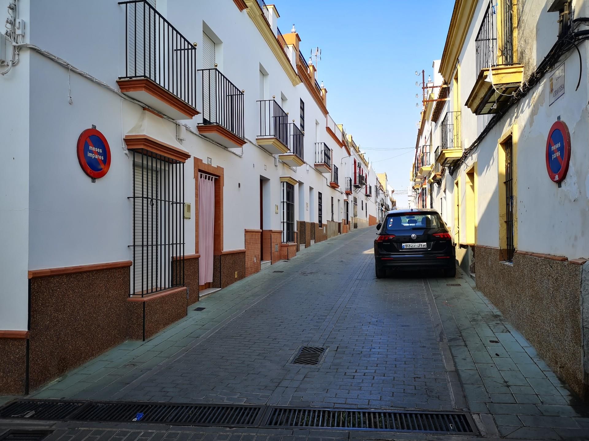 Vista exterior de Casa adosada en venda en La Campana amb Jardí privat, Terrassa i Traster
