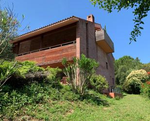 Vista exterior de Casa o xalet en venda en Sant Cugat del Vallès amb Aire condicionat, Terrassa i Piscina