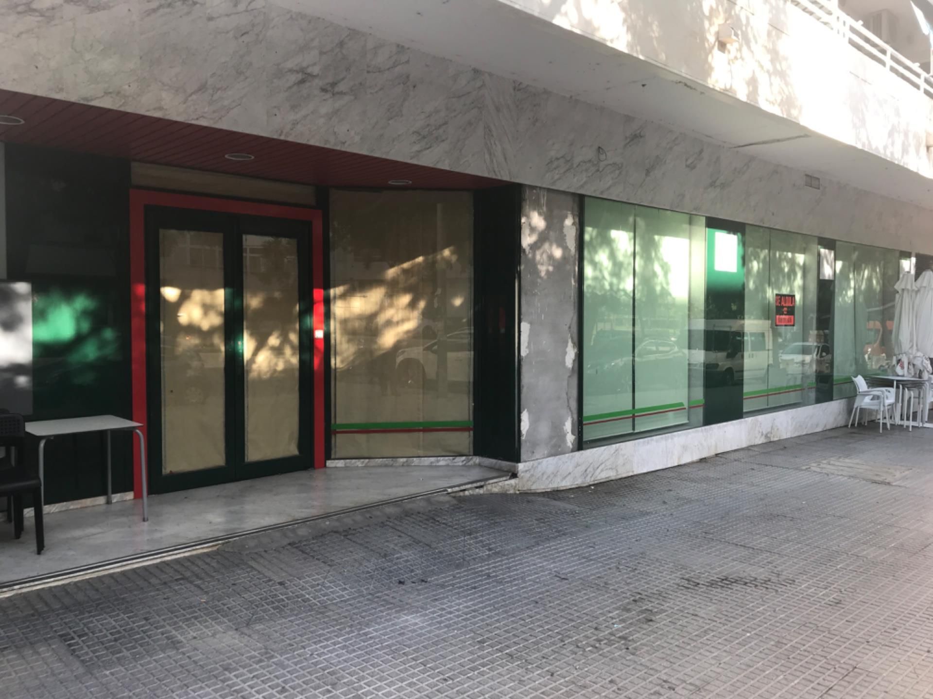Vista exterior de Local de lloguer en Málaga Capital amb Aire condicionat