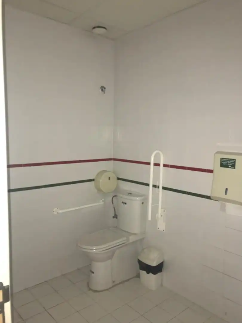 Badezimmer von Geschaftsraum zur Miete in Málaga mit Klimaanlage