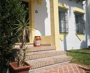 Exterior view of Single-family semi-detached for sale in Istán  with Terrace and Balcony