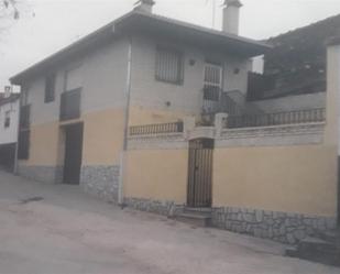 Exterior view of Single-family semi-detached for sale in Horcajo Medianero  with Terrace, Storage room and Furnished