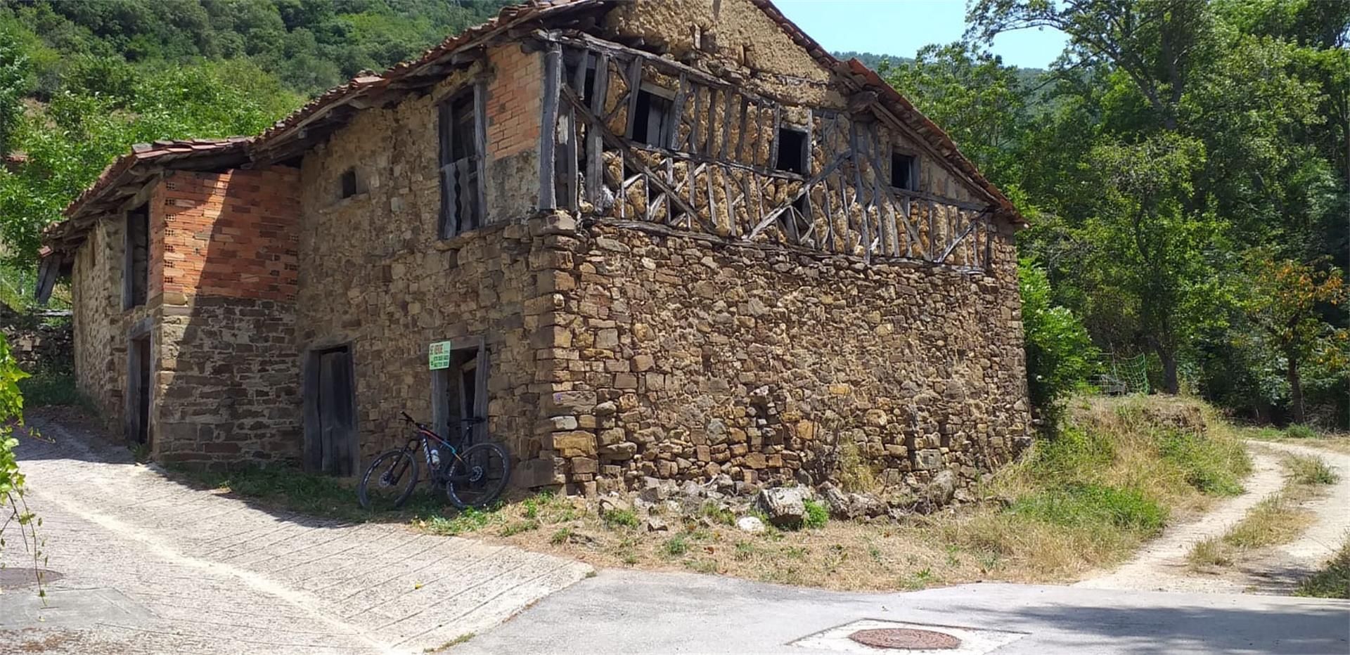 Vista exterior de Casa adosada en venda en Cillorigo de Liébana