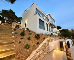 Vista exterior de Casa o xalet en venda en Lloret de Mar amb Aire condicionat, Terrassa i Piscina