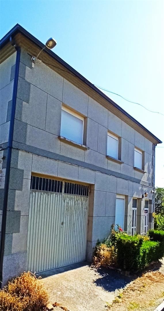 Exterior view of Country house for sale in A Pobra de Trives 
