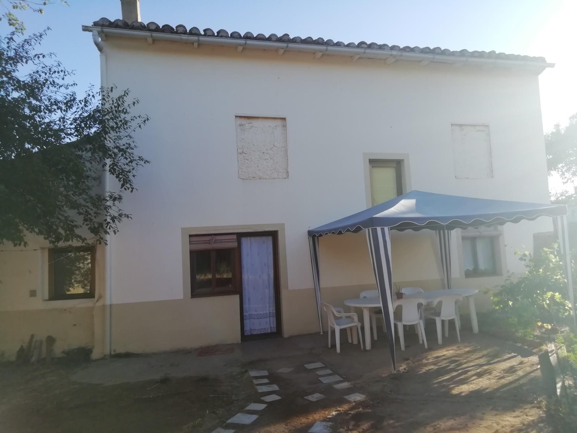 Exterior view of Country house for sale in Villademor de la Vega  with Heating and Furnished