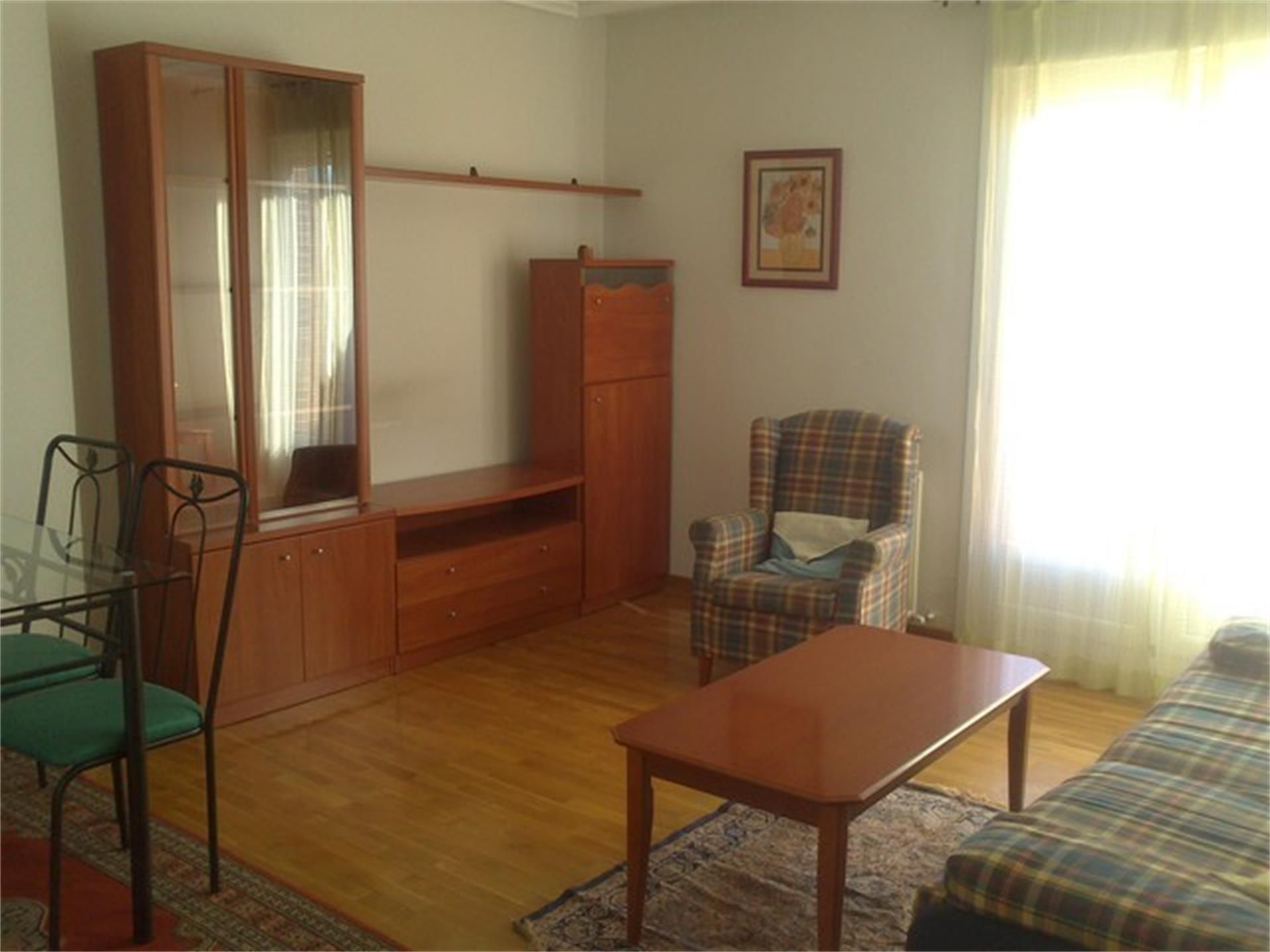 Sala d'estar de Àtic en venda en Béjar amb Calefacció, Jardí privat i Parquet