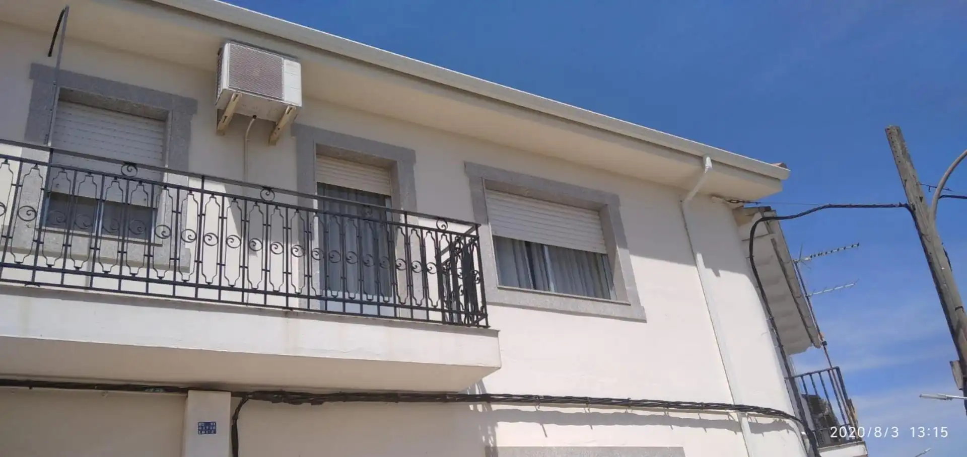 Außenansicht von Wohnung zum Verkauf in Perales del Puerto mit Klimaanlage, Terrasse und Abstellraum
