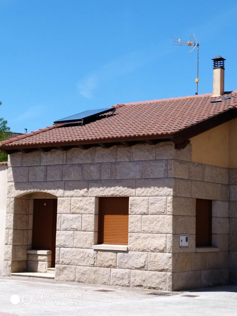 Vista exterior de Casa o xalet en venda en Fresneda de Cuéllar amb Calefacció i Traster