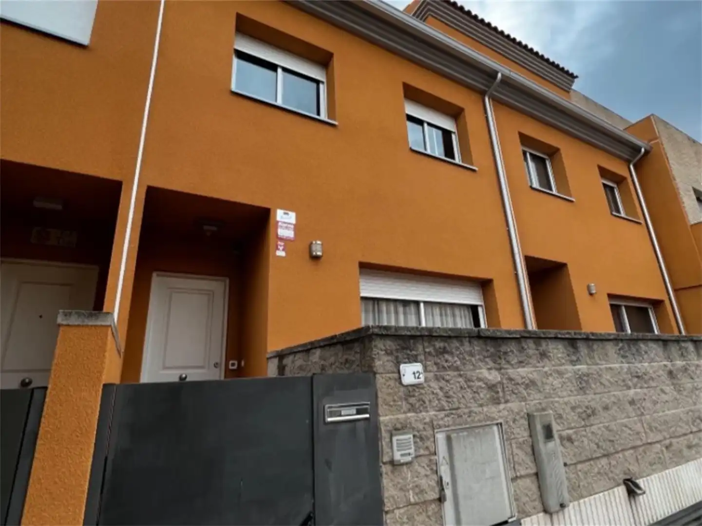 Vista exterior de Casa adosada en venda en Riudecanyes amb Aire condicionat i Balcó