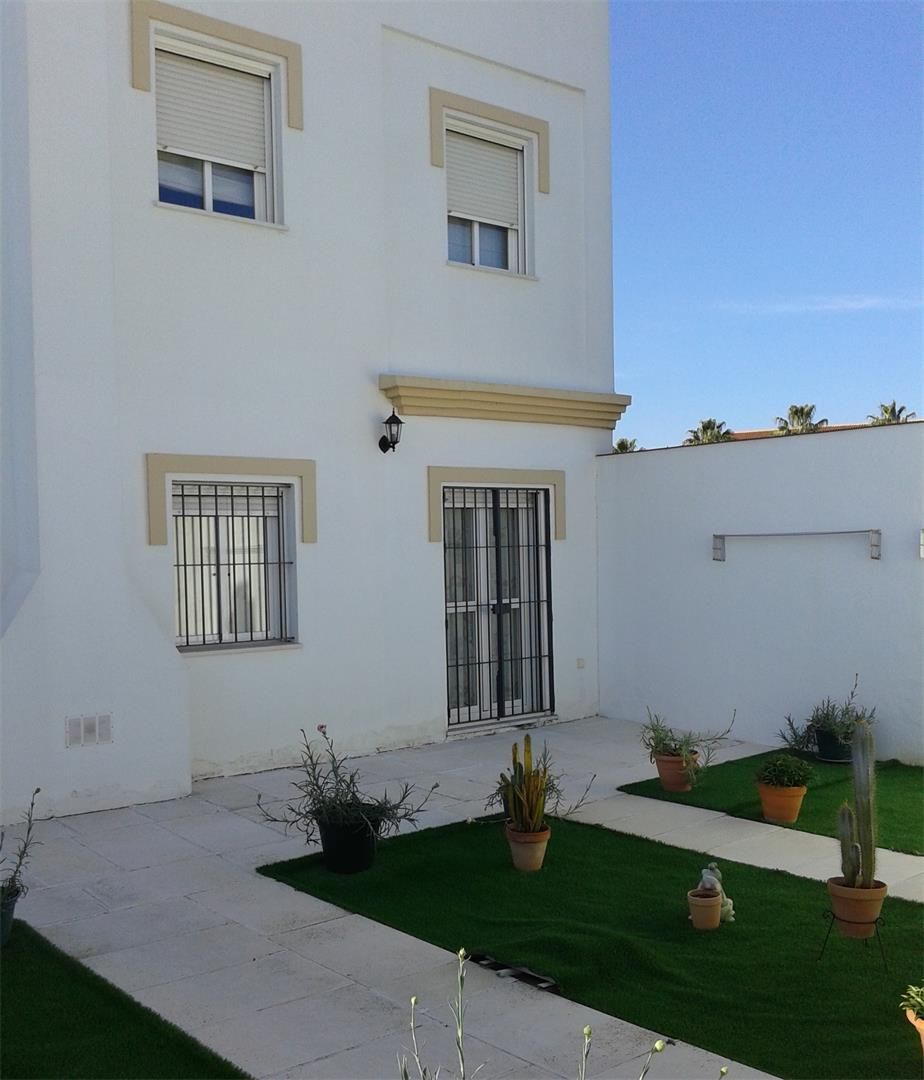 Vista exterior de Pis en venda en Bollullos de la Mitación amb Aire condicionat, Jardí privat i Terrassa
