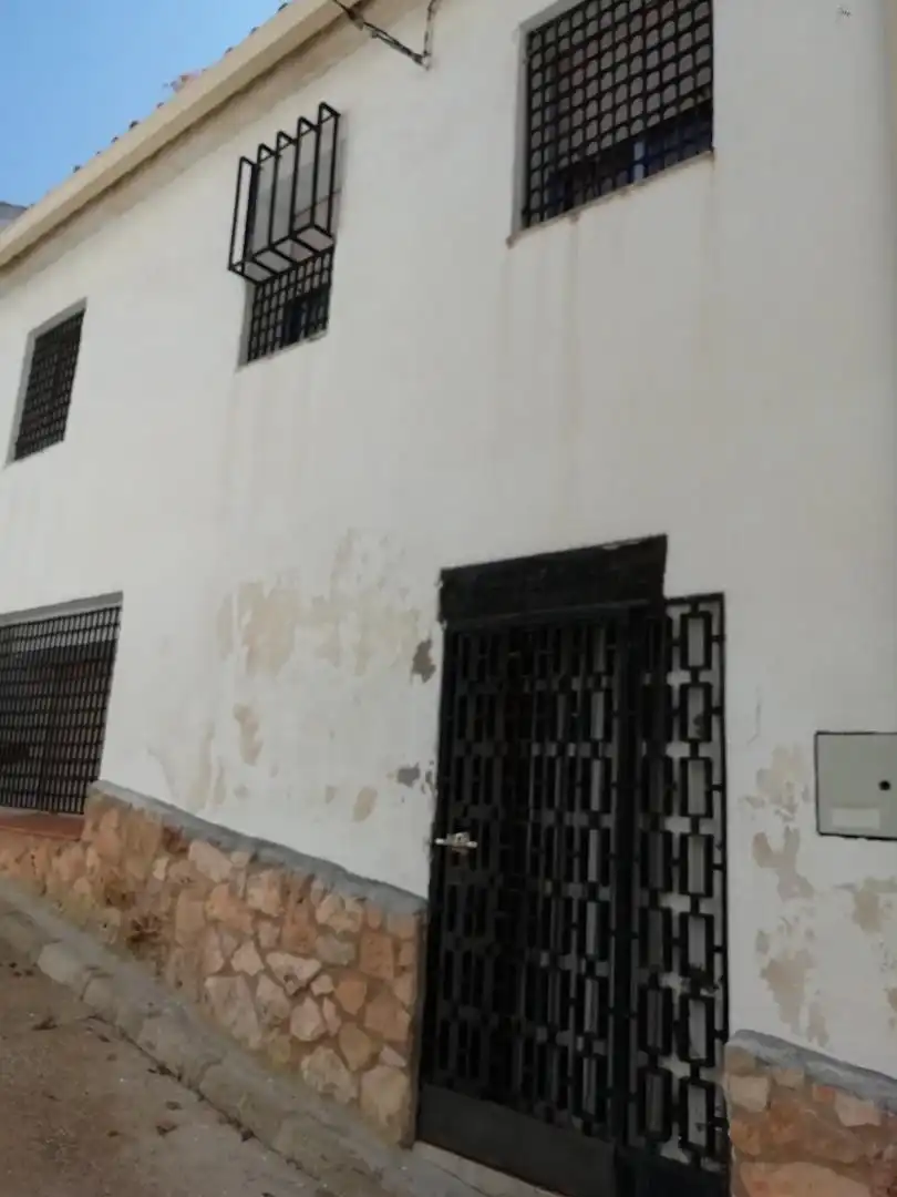 Detached homes for sale in Calle Santiago, Castillo de Garcimuñoz Exterior view of Detached homes for sale in Castillo de Garcimuñoz with Heating, Terrace and Furnished
