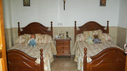 Foto 3 de Casa adosada en venta en Calle Nueva, Montizón, Jaén