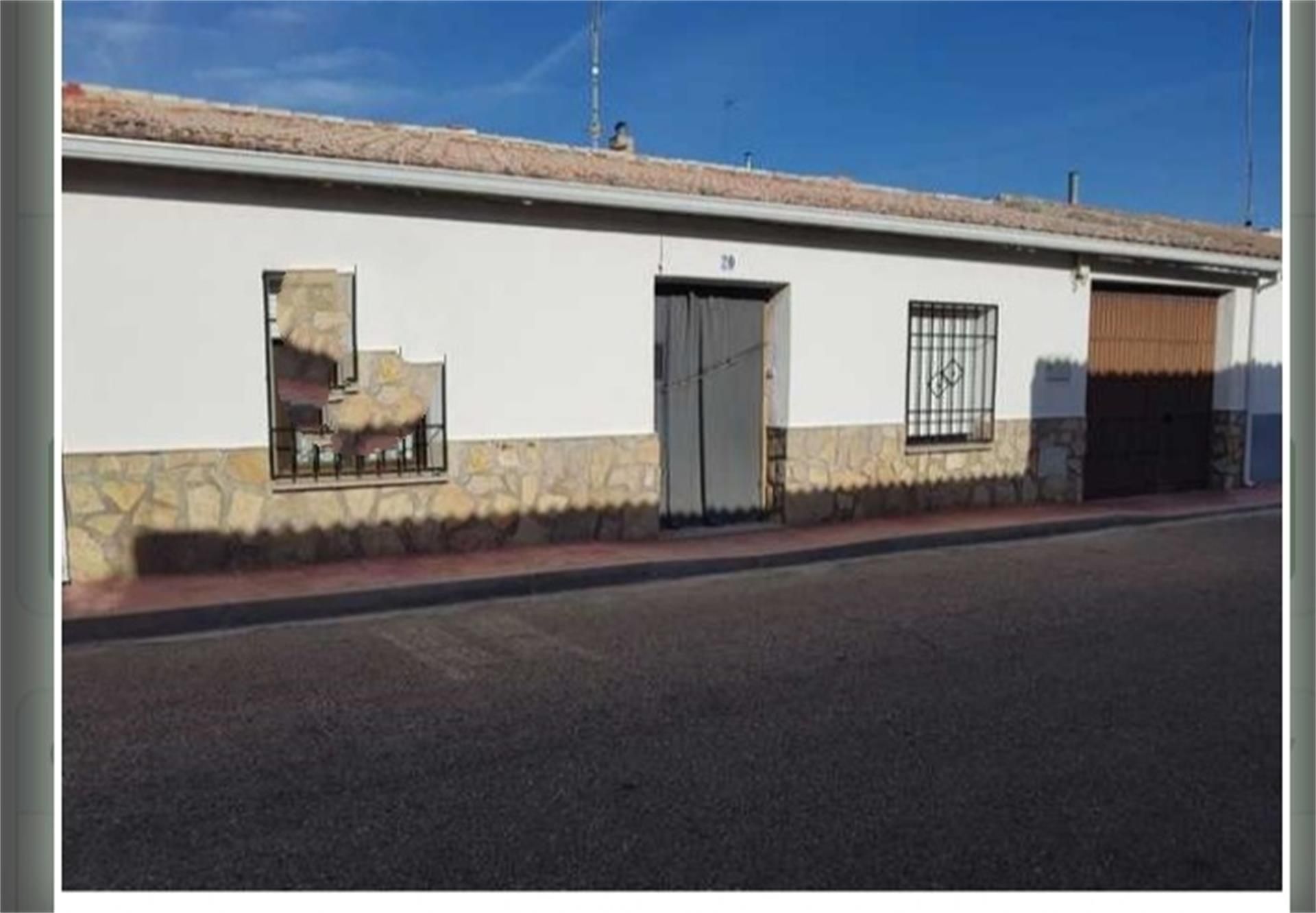 Exterior view of Single-family semi-detached for sale in Corral de Almaguer  with Heating, Private garden and Terrace