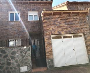 Exterior view of House or chalet for sale in El Casar de Escalona