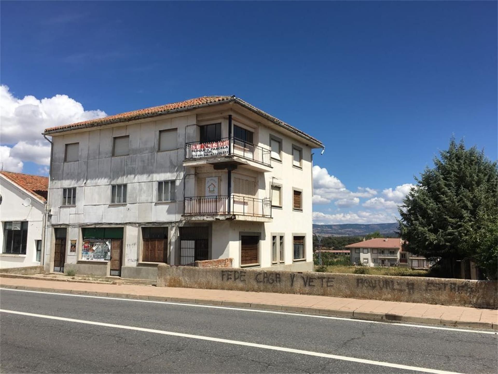 Vista exterior de Finca rústica en venda en Piedrahíta amb Balcó