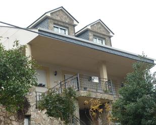 Vista exterior de Casa o xalet en venda en Torre del Bierzo amb Calefacció, Jardí privat i Parquet