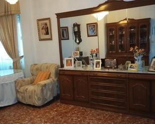 Sala d'estar de Casa adosada en venda en Úbeda amb Terrassa i Balcó