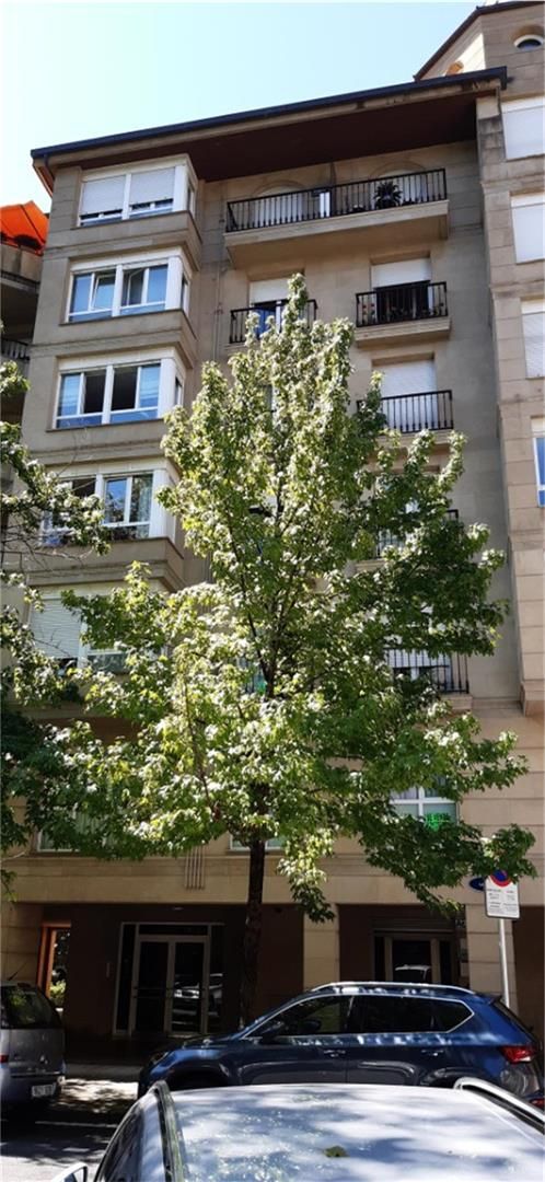 Vista exterior de Dúplex en venda en Donostia - San Sebastián  amb Balcó