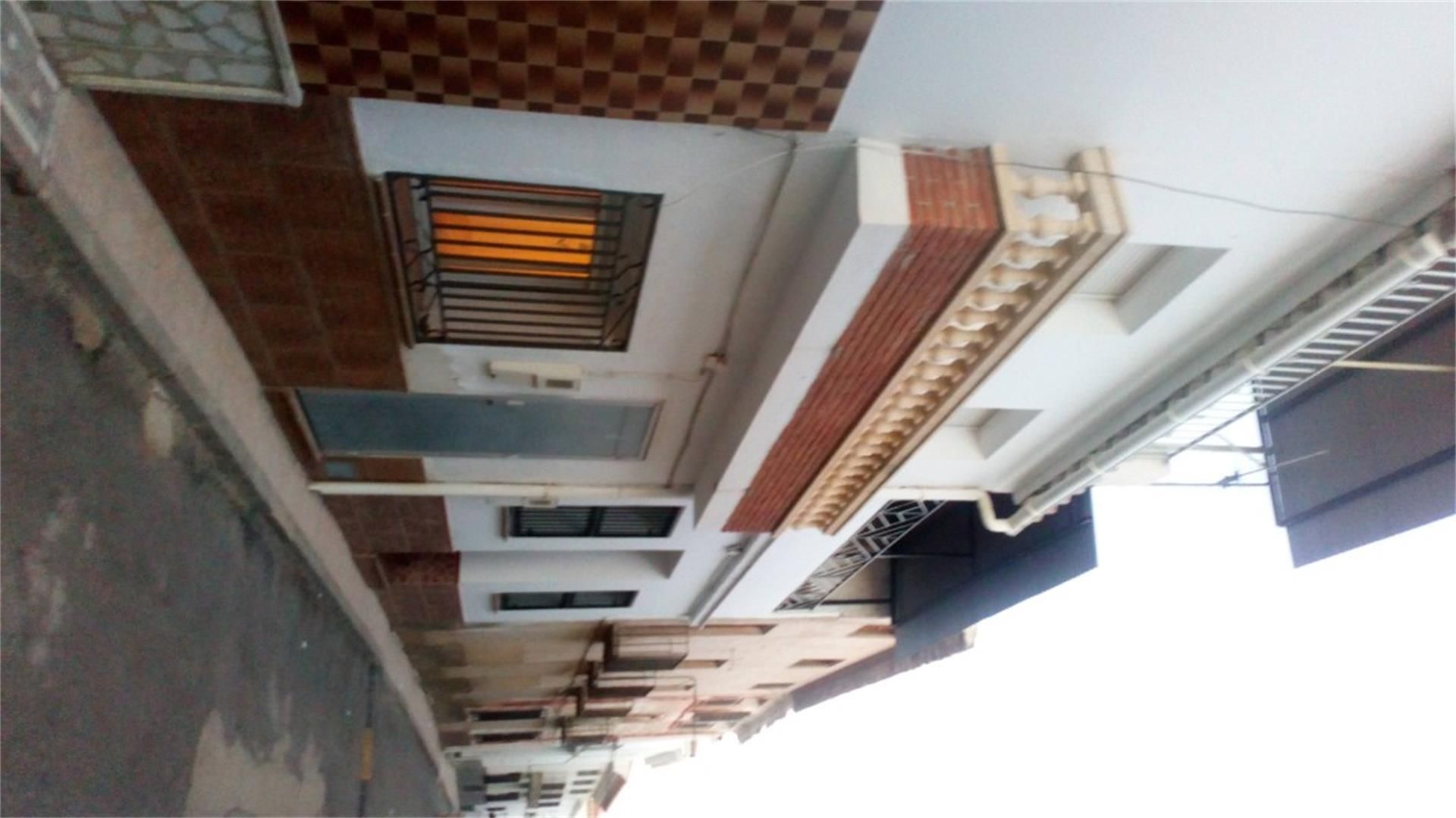 Vista exterior de Casa adosada en venda en Pedro Martínez amb Terrassa i Balcó