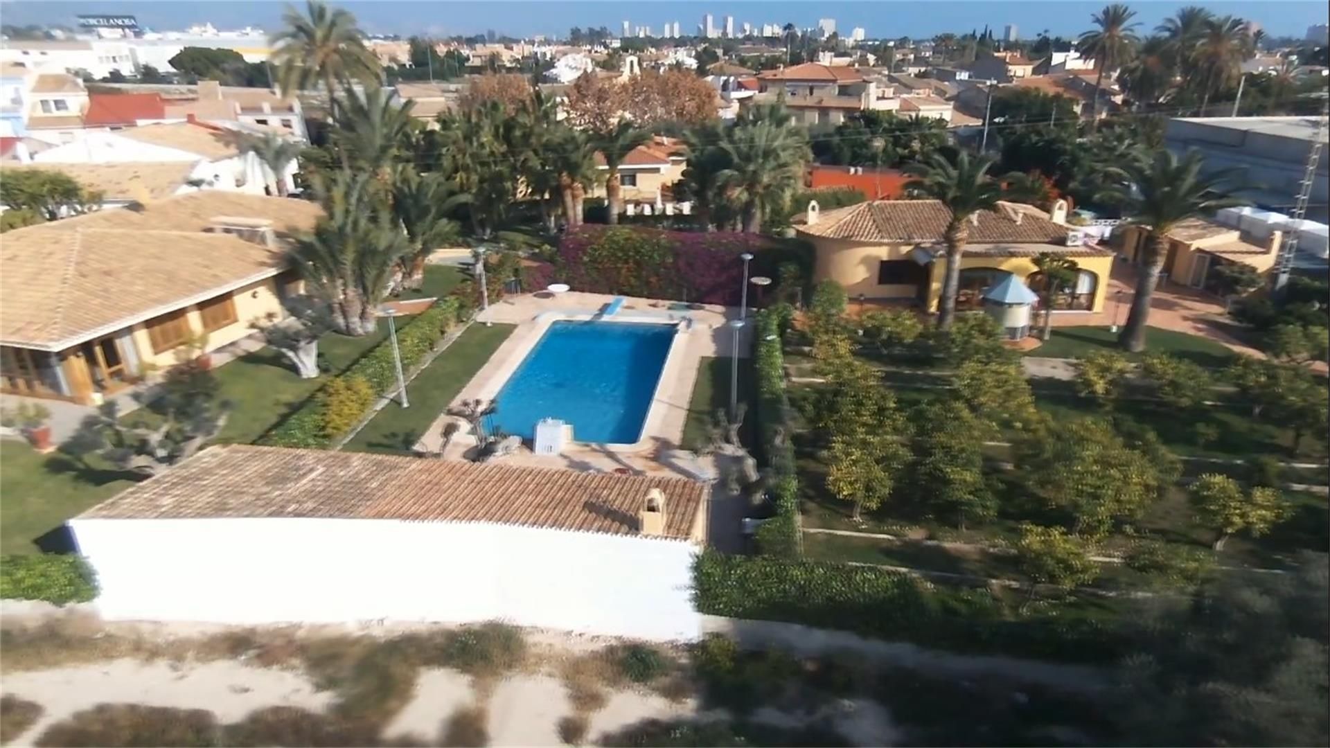 Vista exterior de Casa o xalet en venda en Sant Joan d'Alacant amb Aire condicionat i Piscina