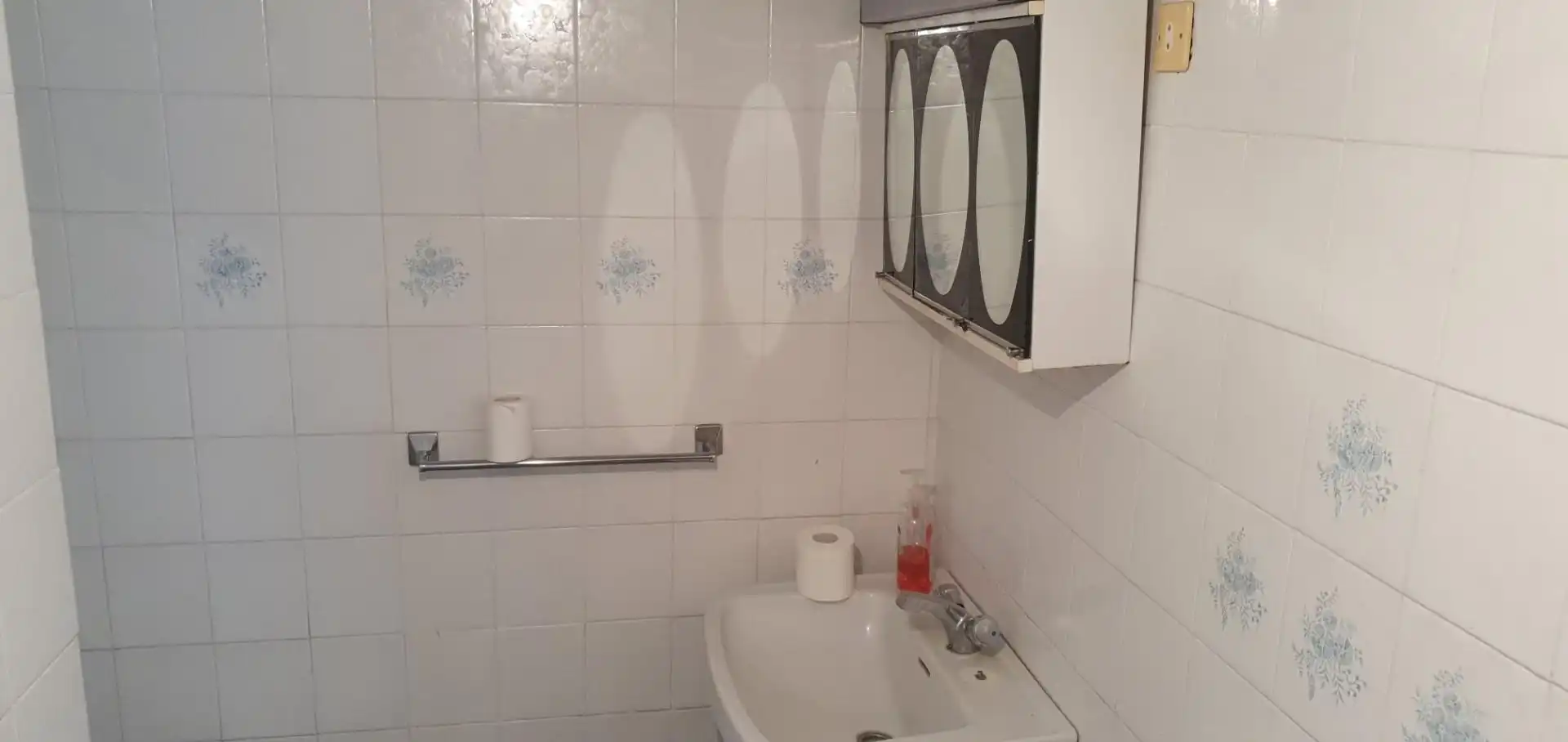 Casa adosada en venta en Calle Clavel, 10, Candeleda Baño de Casa adosada en venta en Candeleda con Aire acondicionado, Calefacción y Parquet