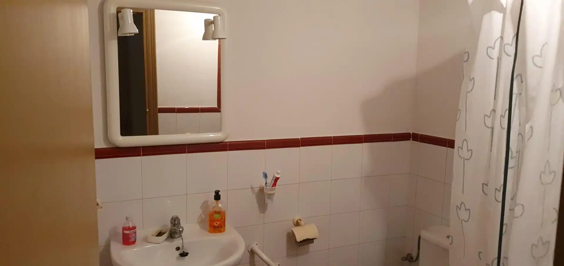 Casa adosada en venta en Calle Clavel, 10, Candeleda Baño de Casa adosada en venta en Candeleda con Aire acondicionado, Calefacción y Parquet