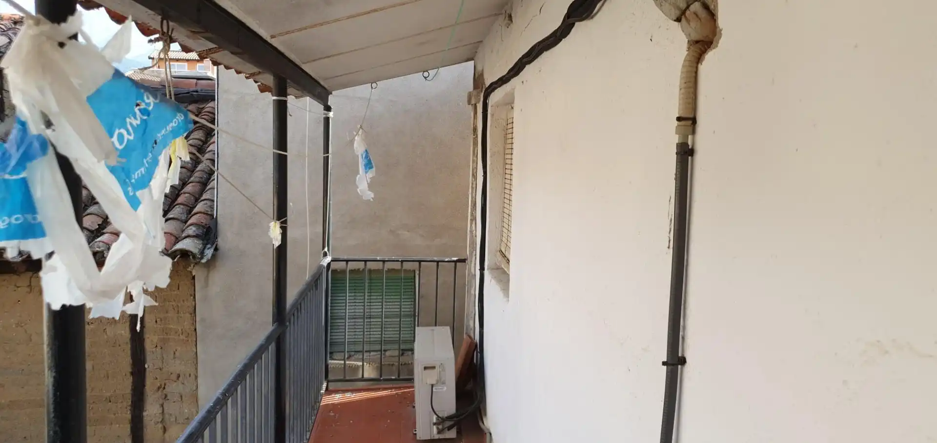 Casa adosada en venta en Calle Clavel, 10, Candeleda Terraza de Casa adosada en venta en Candeleda con Aire acondicionado, Calefacción y Parquet