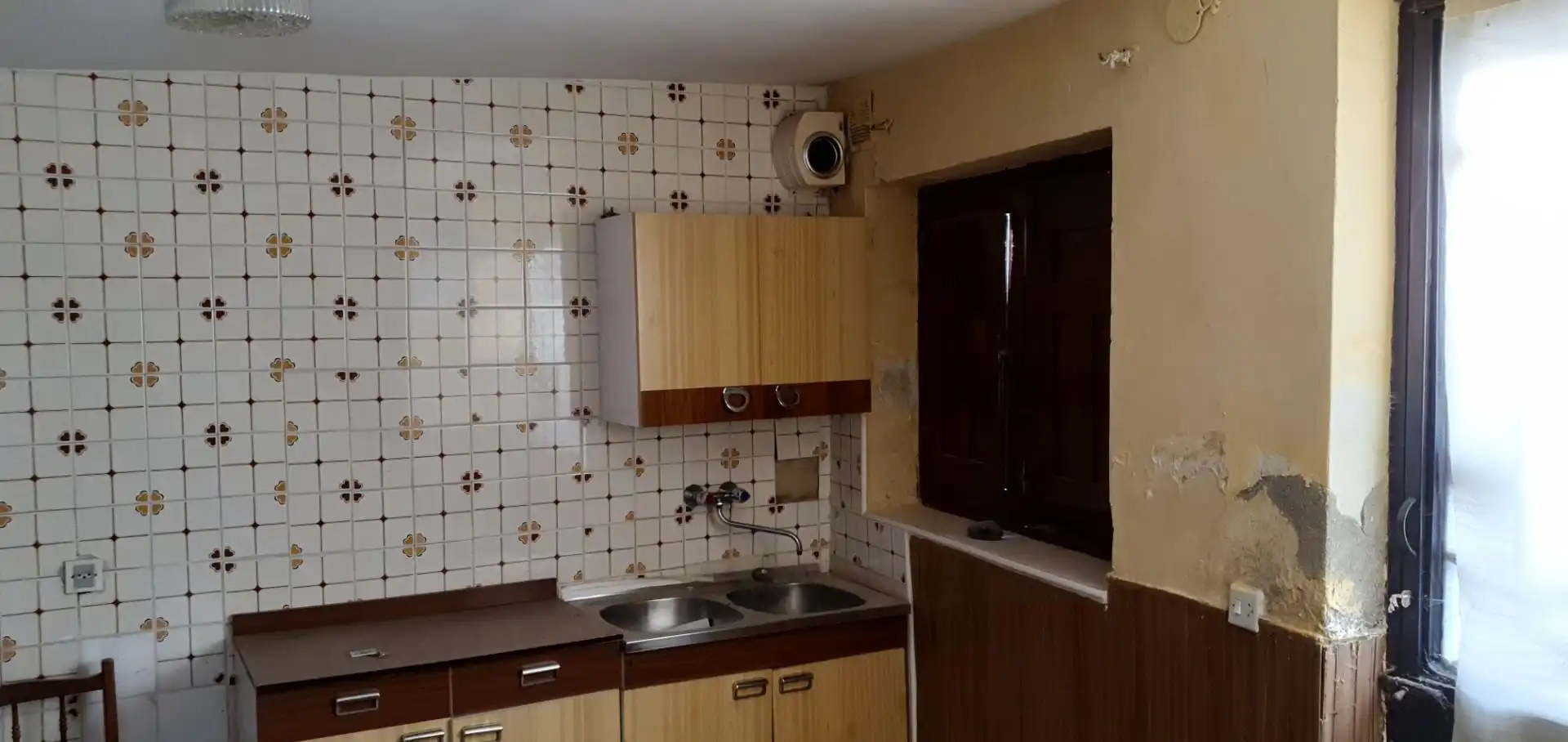 Casa adosada en venta en Calle Clavel, 10, Candeleda Cocina de Casa adosada en venta en Candeleda con Aire acondicionado, Calefacción y Parquet