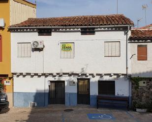 Vista exterior de Casa adosada en venda en Candeleda amb Aire condicionat, Calefacció i Parquet