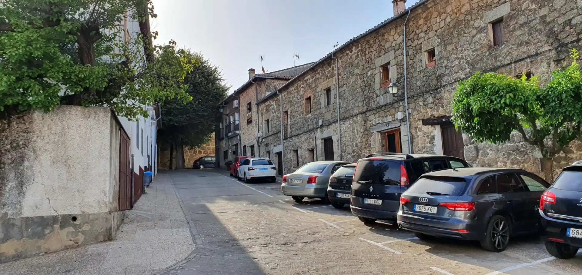 Casa adosada en venta en Calle Clavel, 10, Candeleda Vista exterior de Casa adosada en venta en Candeleda con Aire acondicionado, Calefacción y Parquet