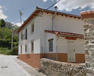 Vista exterior de Casa o xalet en venda en Boñar amb Calefacció, Jardí privat i Parquet